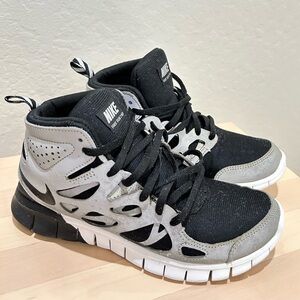Nike Free Run 2 Sneakerboot Premium
Black-Metallic Silver-White Women US 7.5